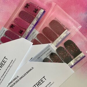 Color Street Flirt Alert Nail Strips in Glittery Red
